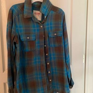 blue and light brown button up flannel